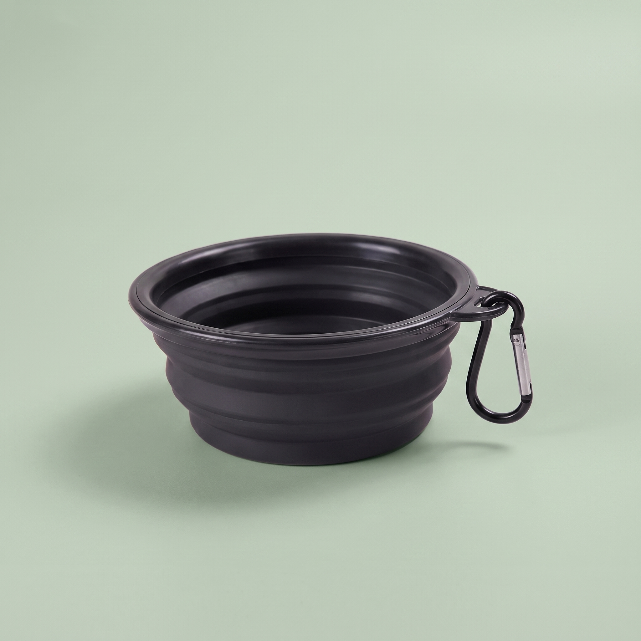 WanderBowl 1000ml collapsible dog bowl in black silicone with carabiner clip